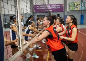 El Open Neco de vóley, puso primera en el polideportivo local